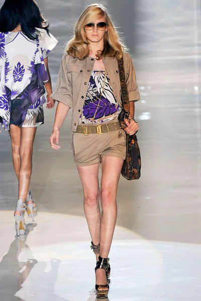 Look 18